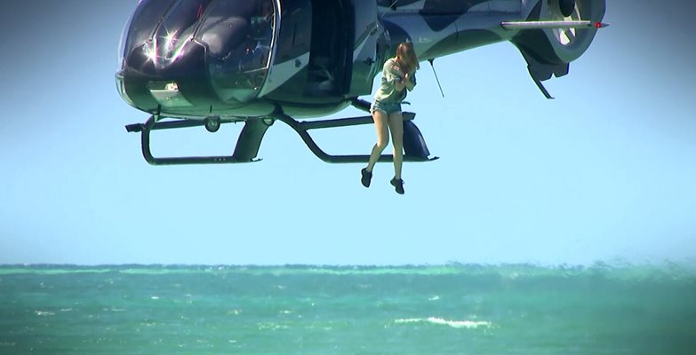 Изсипаха сървайвърите от хеликоптер в Карибско море