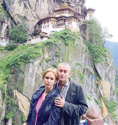 Соломон и Гергана Паси са очаровани от храмовете на Бутан, които са почти в облаците - високо в Хималаите.