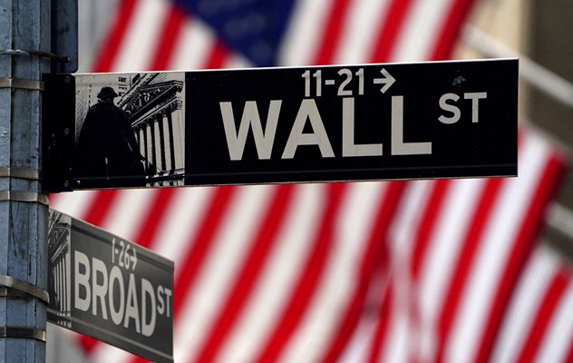 Акциите на Wall Street поскъпнаха в петък, след като преживяха бурна седмица.

СНИМКИ: РОЙТЕРС