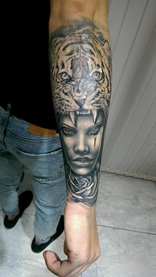 Една от стотиците татуировки, които Йордан е правил.