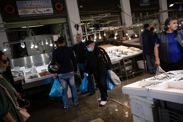 Рибен пазар в Атина, Гърция Снимка: Ройтерс