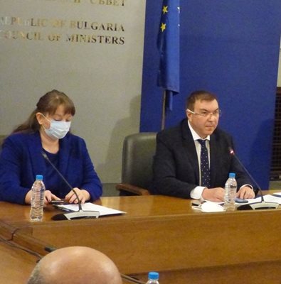 Министрите Деница Сачева и проф. Костадин Ангелов ще са водачи в листите на ГЕРБ.