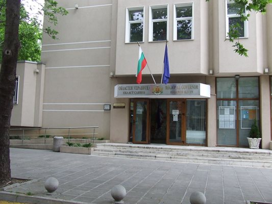 Пресцентърът на областната управа в Сливен следи изкъсо изборния ден от самото му начало.