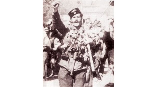 Партизанският командир Александър Пипонков-Чапай влиза в Белово.  Месец по-късно е убит край сръбския град Крива Паланка.