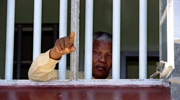 Нелсън Мандела - свободният затворник (Видео)