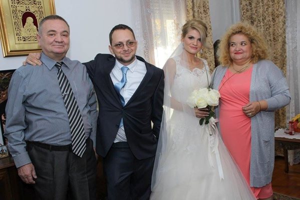 Андон Миталов (вляво), съпругата му и дъщеря му получиха забрана за влизане в САЩ
