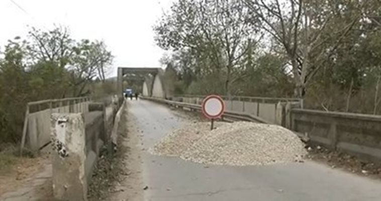 Мостът при Горник Кадър: NOVA.