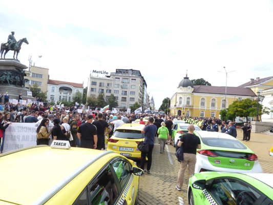 Протеста на заведенията в София
Снимки: Румяна Тонева