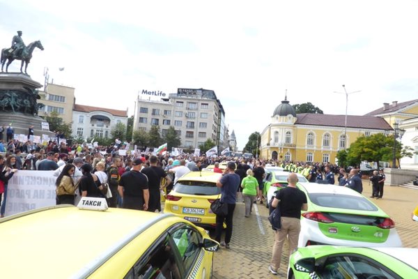 Протеста на заведенията в София
Снимки: Румяна Тонева