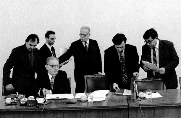 Проф. Любен Беров - седнал, вляво - вицепремиерът Нейчо Неев, вдясно - Валентин Карабашев, министър на икономиката, и Георги Танев - земеделски министър.