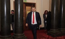 Делян Пеевски влиза в комисията за конституцията. Той и Карадайъ знаково подкрепиха кабинета