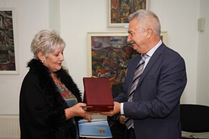 Поетесата Яна Кременска е първият носител на наградата "Иван Давидков"