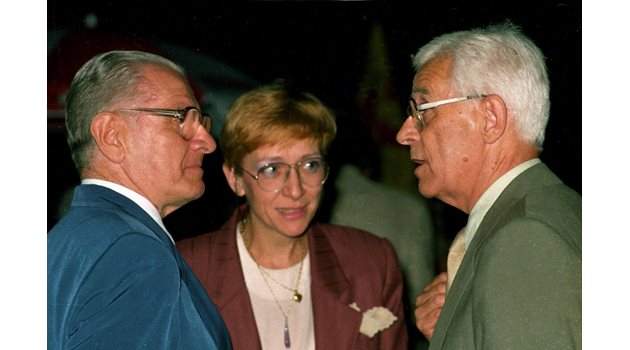 Клара Маринова с Никола Филипов от БНТ (вляво) и Любен Беров.
СНИМКА: ИВАН ГРИГОРОВ