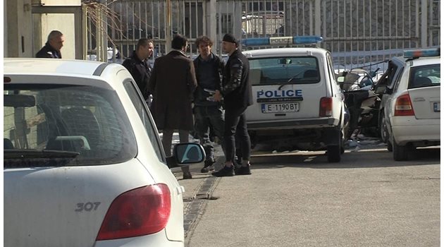 Явор Бахаров на излизане от ареста в Банско. Прокуратурата го пусна под гаранция от 5000 лв. след близо 24-часово задържане.