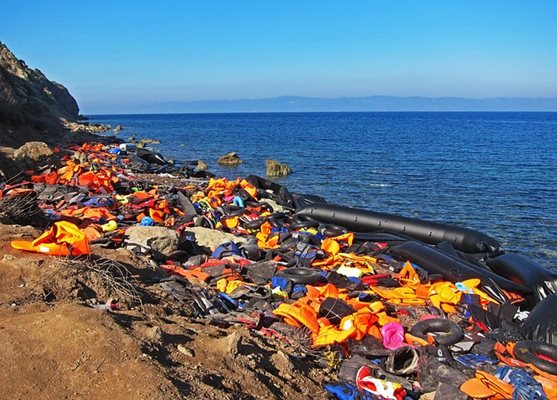 Италия спаси над 1400 мигранти в 4 операции в Средиземно море