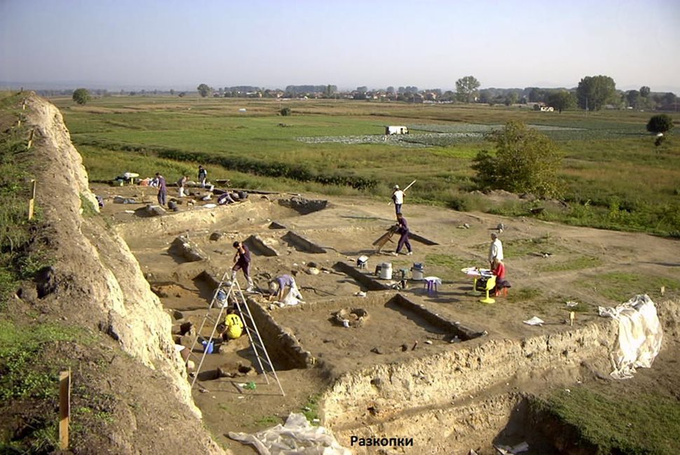 Според археолозите в селищната могила в село Юнаците се е намирал градът на птиците.