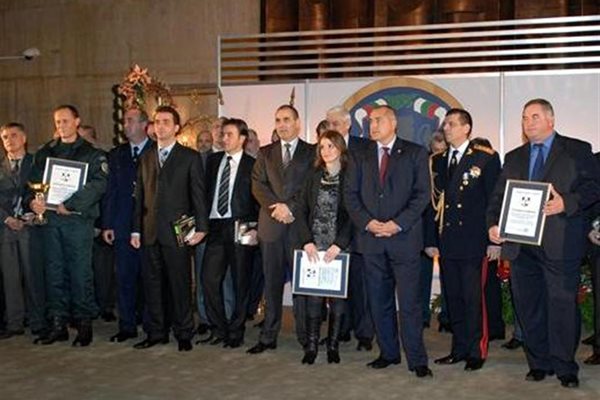 Премиерът Борисов и вътрешният министър Цветанов
връчиха награди на всички отличени полицаи.