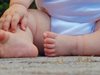 Великобритания първа разреши раждането на дете от трима родители
