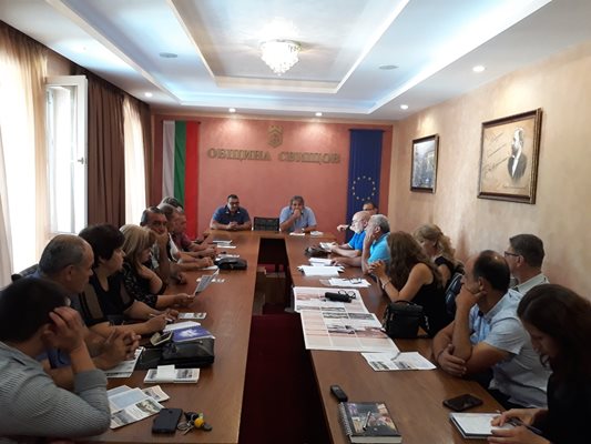 Общинските власти и отговорните институции в Свищов забраниха търговията и преводването на домашни прасета