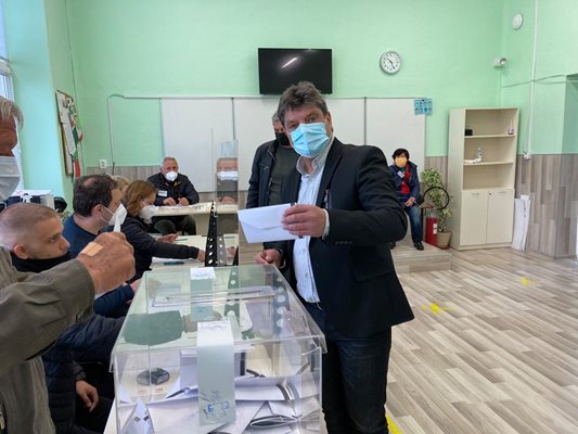 Владимир Кисьов гласува на последните избори.