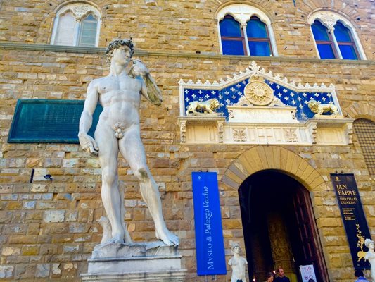 Копие на статуята пред Палацо Векио на Пиаца дела Синьория във Флоренция