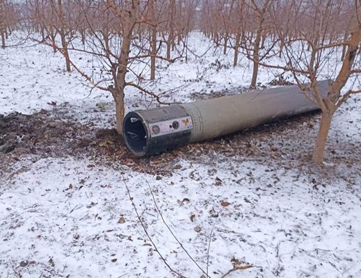 Ракета е открита на територията на Молдова близо до украинската граница. СНИМКИ: Фейсбук Victor Pogolsa