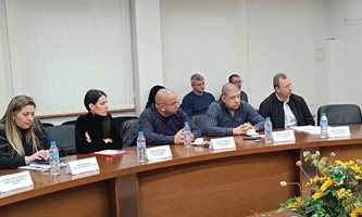 Кметове от Пловдивско ревнаха в хор срещу превозвач, искат незабавно смяната му