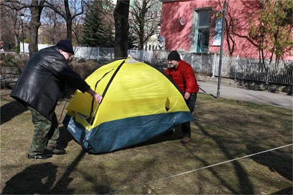 Задържаха активисти от &quot;Орлов мост&quot; в Брюксел, опитали да опънат палатков лагер