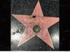 Надраскаха звездата на Тръмп в Холивуд
