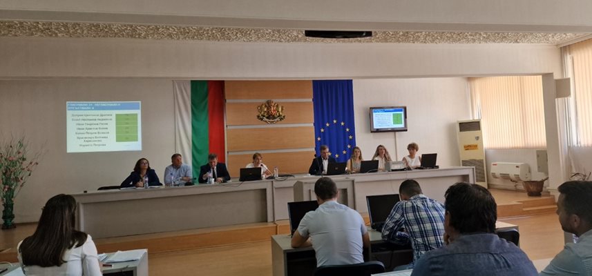 Общински съвет в Казанлък днес  гласува по-ниските цени по предложение на кмета Галина Стоянова. 
СНИМКА: ОБЩИНА КАЗАНЛЪК