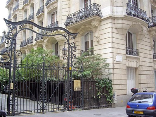 Фасадите на сградите в 16-и район на Париж са истински шедьовър на архитектурата.
