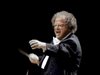 Уволненият диригент Джеймс Ливайн съди ръководството на операта "Метрополитън"