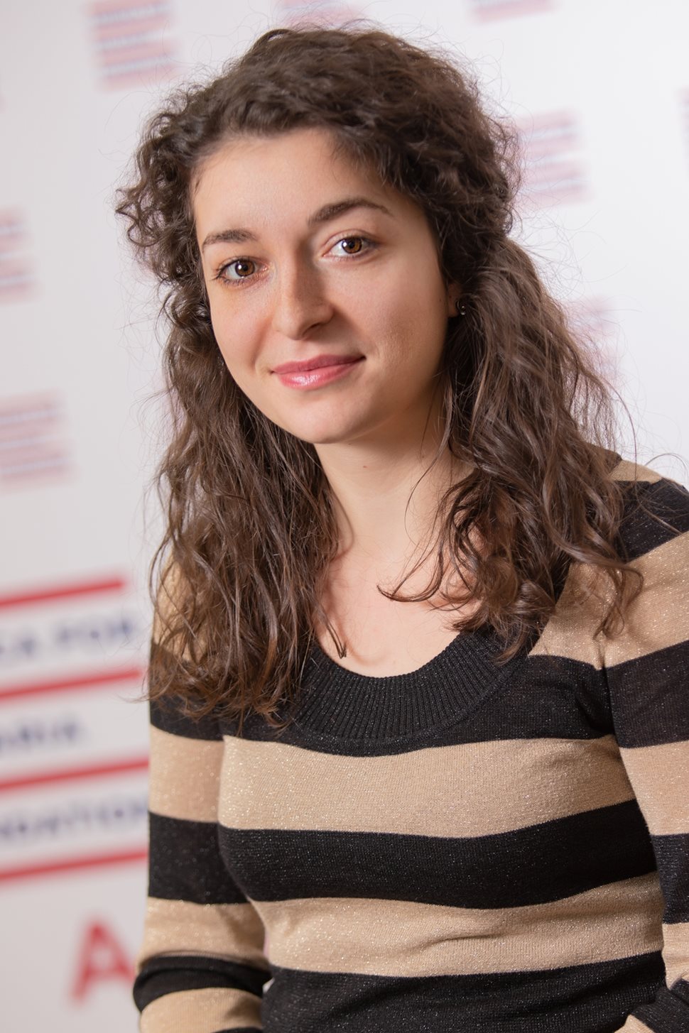 Диана Трифонова има бакалавърска степен по журналистика от Софийския университет и завършва магистърската програма “Е-Европа” в същото учебно заведение. Тя е част от екипа на Фондация “Америка за България” от 2015 г.