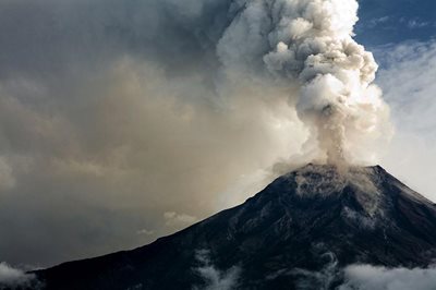 Изригващият вулкан на испанския остров Ла Палма СНИМКА: Архив
