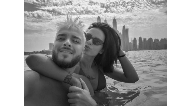 Криско с приятелката си в Дубай