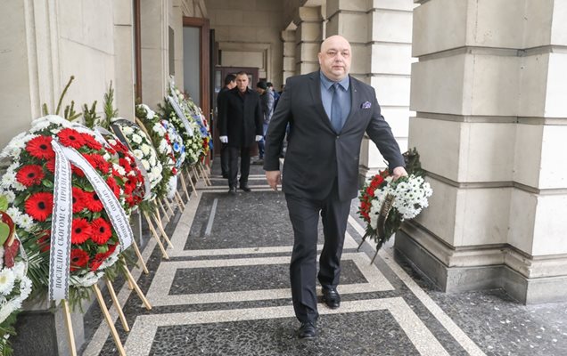 Красен Кралев на погребението на Иван Вуцов СНИМКИ: пресцентърът на спортното министерство