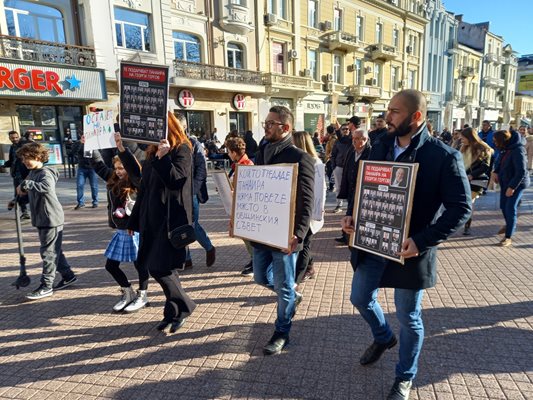 Пловдивчани проведоха шествие в защита на панаира.