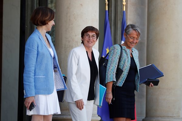 Три от министърките в новия френски кабинет, в който преобладават жените.