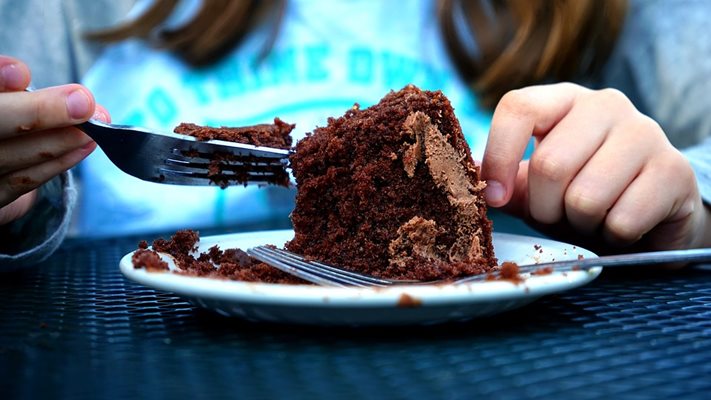 Приемането на допълнителни дози магнезий може да намали желанието за шоколад и други сладки храни.