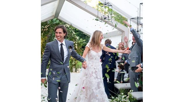 Щастливите младоженци в деня на сватбата си  СНИМКА: инстаграм/gwynethpaltrow