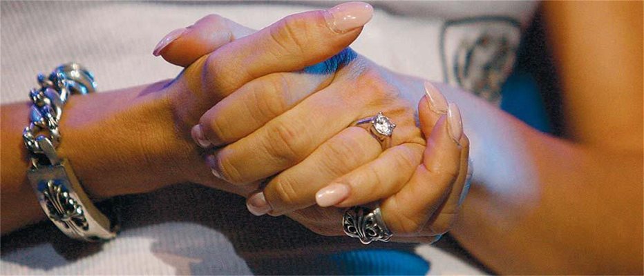 Нашумялата певица Фърги се похвали с годежен пръстен с прекрасен диамант, подарен от гаджето й.