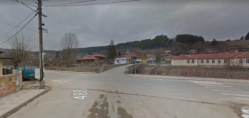 Инцидентът се е случил в сливенското село Градец   СНИМКА: Гугъл стрийт вю