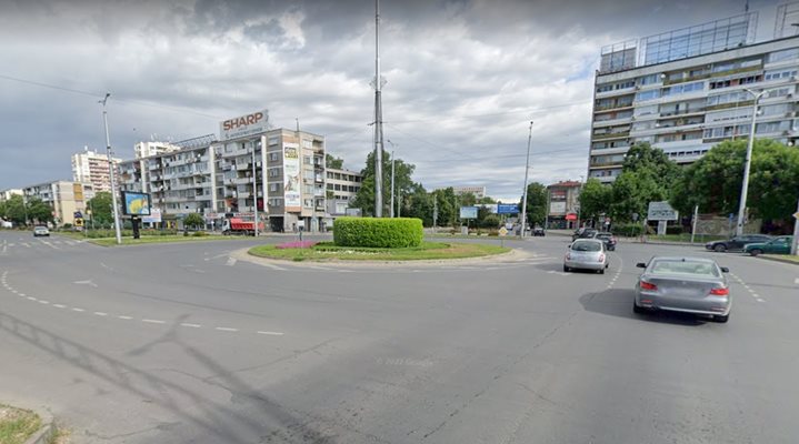Кръговото кръстовище до Панаира. Снимка: Google Street View