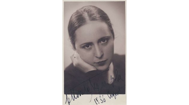 Фани Попова-Мутафова на върха на писателската слава през 1936 г.