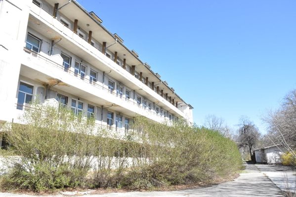 Бившата белодробна болница в Пловдив стана център за бежанци.