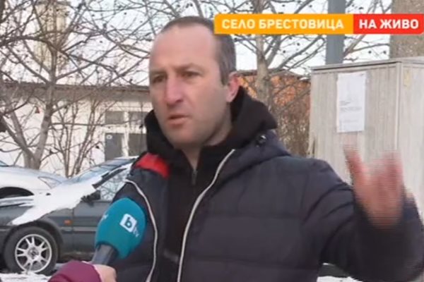 Георги Вълчев обясни, че къщата му изстива след 3 часа без ток. Кадър: БиТиВи