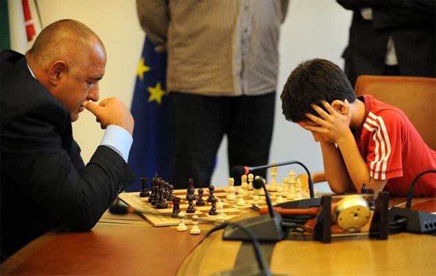 Ученикът, който матира Бойко Борисов, стана световен по шах