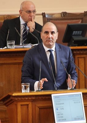 Лидерът на депутатите от ГЕРБ Цветан Цветанов остро се разграничи от Волен Сидеров за Крим, но според водача на “Атака” това не създава напрежение в коалицията.