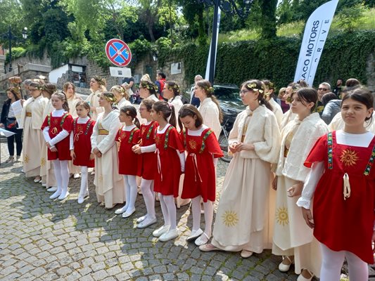 Изпълнителите от хор "Евмолпея" по време на откриването на фестивала.