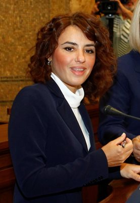 Калина Чапкънова е един от шестимата членове на Прокурорската колегия във ВСС, която е подписала искането за оставката на главния прокурор.